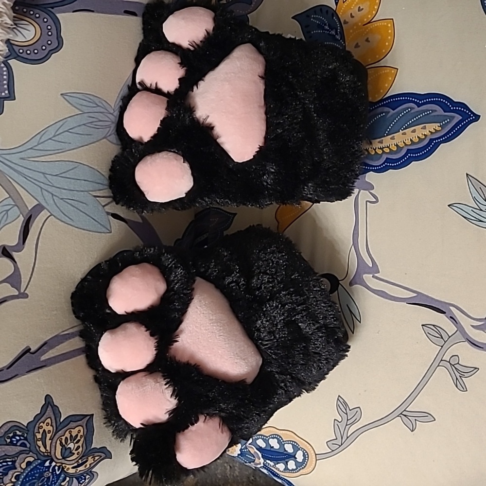 FURRY PAWS New